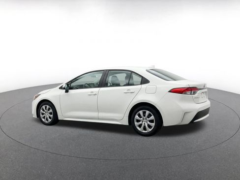 Used 2025 Toyota Corolla LE FWD image 5