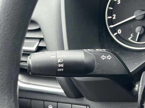 Used 2023 Nissan Rogue SV image 24