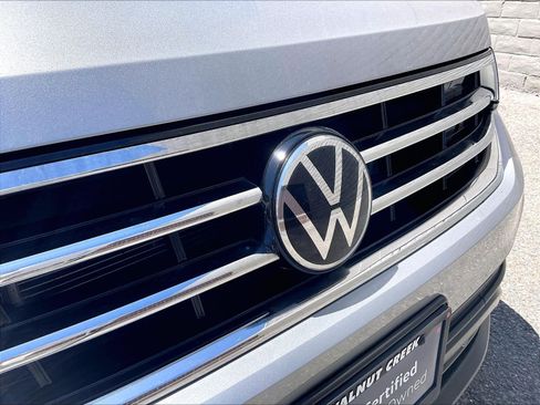 Certified 2023 Volkswagen Tiguan SE w/ Panoramic Sunroof Package FWD image 30