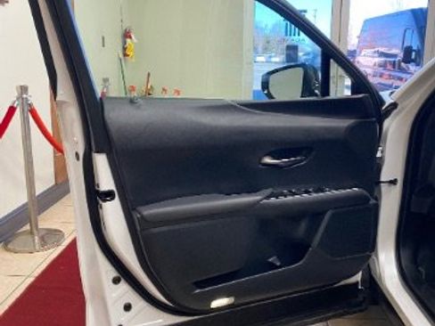 Used 2021 Lexus UX 200 w/ Accessory Package (Z1) image 11