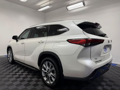 Used 2021 Toyota Highlander Limited FWD image 10