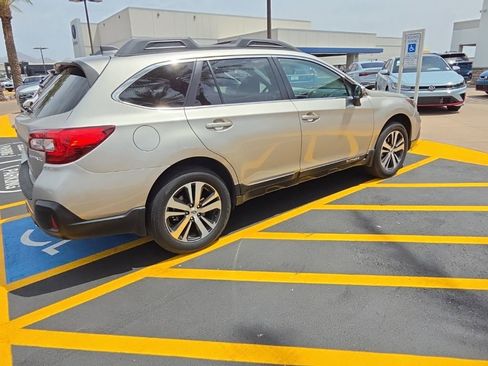 Used 2019 Subaru Outback 2.5i Limited AWD/4WD image 4