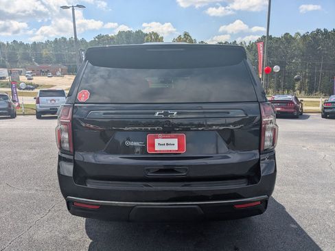 Used 2022 Chevrolet Suburban Z71 image 6