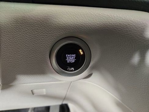 Used 2017 Chrysler Pacifica LX FWD image 25