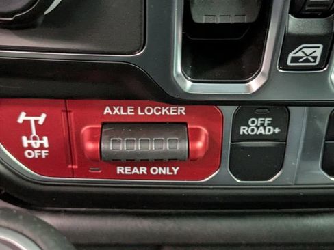 New 2026 Jeep Gladiator Mojave w/ Technology Group AWD/4WD image 24