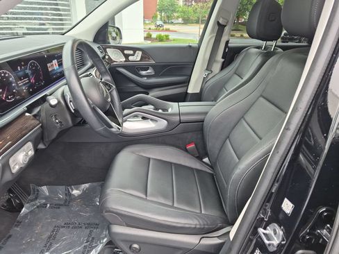 Used 2024 Mercedes-Benz GLS 450 4MATIC image 9