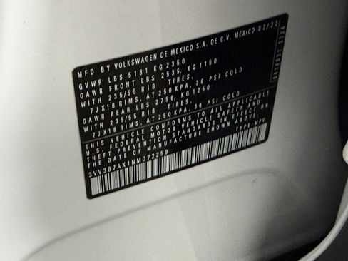 Used 2022 Volkswagen Tiguan SE w/ Panoramic Sunroof Package FWD image 24