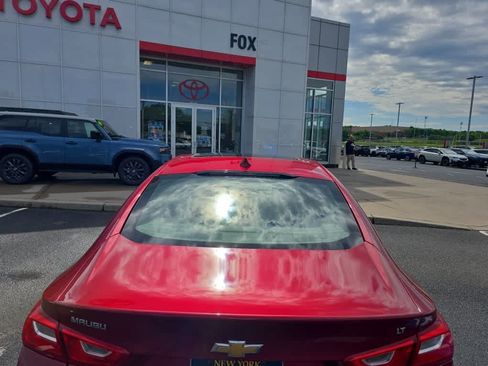 Used 2018 Chevrolet Malibu LT w/ Leather Package FWD image 5