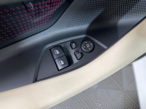 Used 2024 BMW 230i Coupe w/ Premium Package image 18