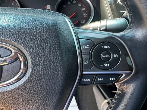 Used 2018 Toyota Camry XSE FWD image 14