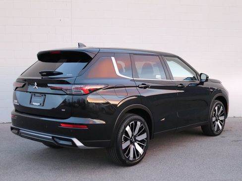 Used 2025 Mitsubishi Outlander SE image 28