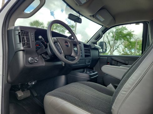 Used 2024 GMC Savana 2500 w/ Driver Convenience Package RWD image 9