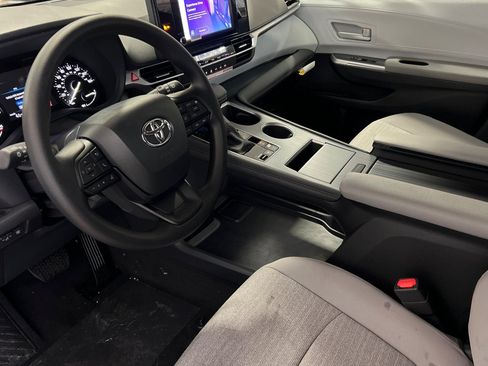New 2026 Toyota Sienna LE FWD image 11