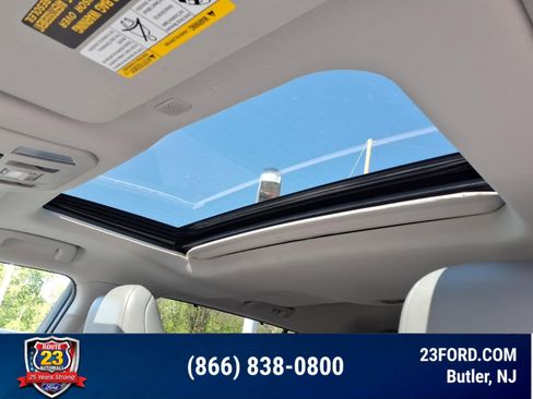 Used 2021 Toyota Highlander XLE AWD/4WD image 25