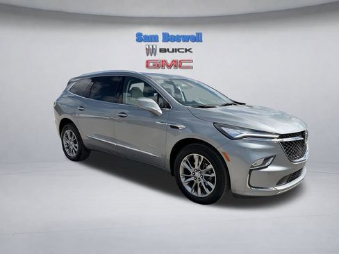 Used 2024 Buick Enclave Avenir image 2
