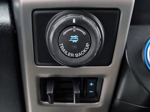 Used 2018 Ford F150 Platinum w/ Equipment Group 701A Luxury AWD/4WD image 29