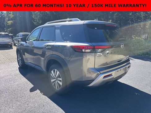 New 2025 Nissan Pathfinder SL w/ Black Appearance Package image 5