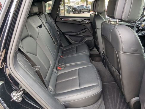 Certified 2025 Porsche Macan image 24