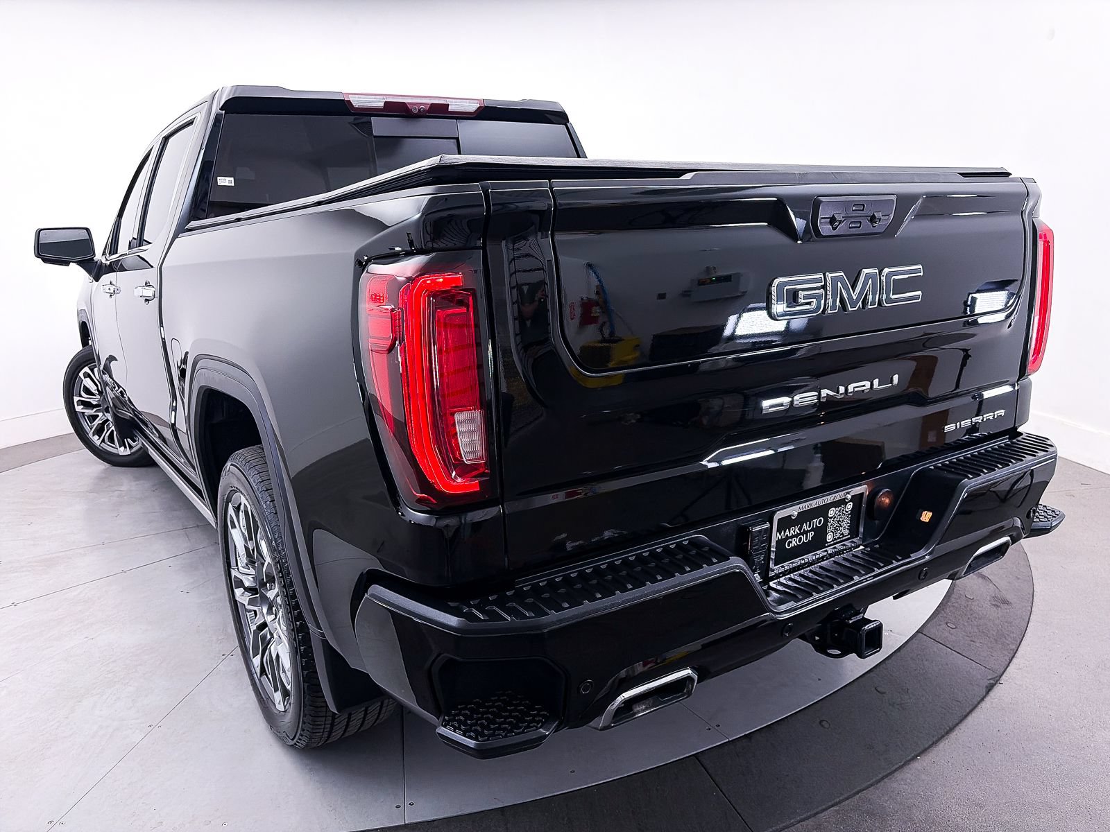 Used 2024 GMC Sierra 1500 Denali Ultimate AWD/4WD image 6