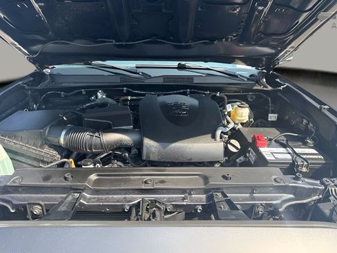 Used 2023 Toyota Tacoma SR5 w/ Technology Package AWD/4WD image 18