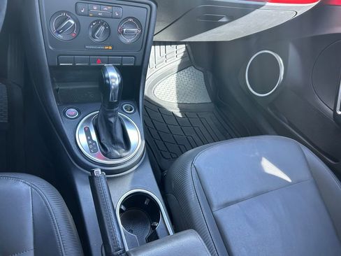 Used 2013 Volkswagen Beetle 2.5 image 41