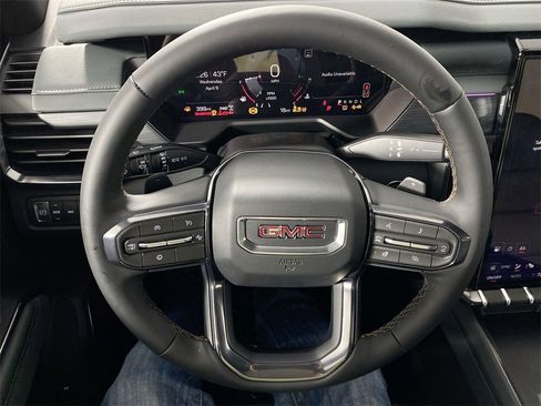 Used 2025 GMC Acadia AT4 w/ Luxury Package image 14