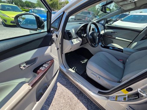 Used 2011 Toyota Venza w/ Convenience Pkg FWD image 12