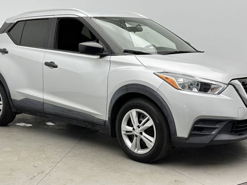 Used 2019 Nissan Kicks S image 3