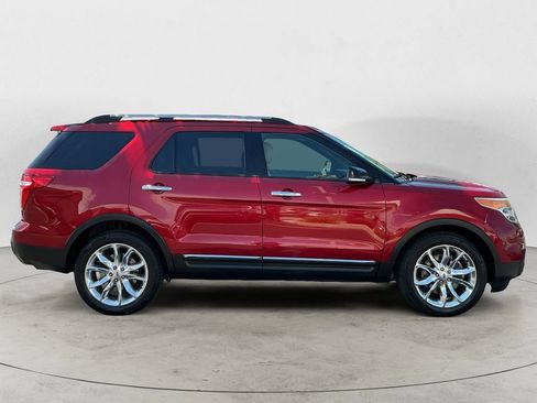Used 2015 Ford Explorer XLT w/ Equipment Group 202B FWD image 4
