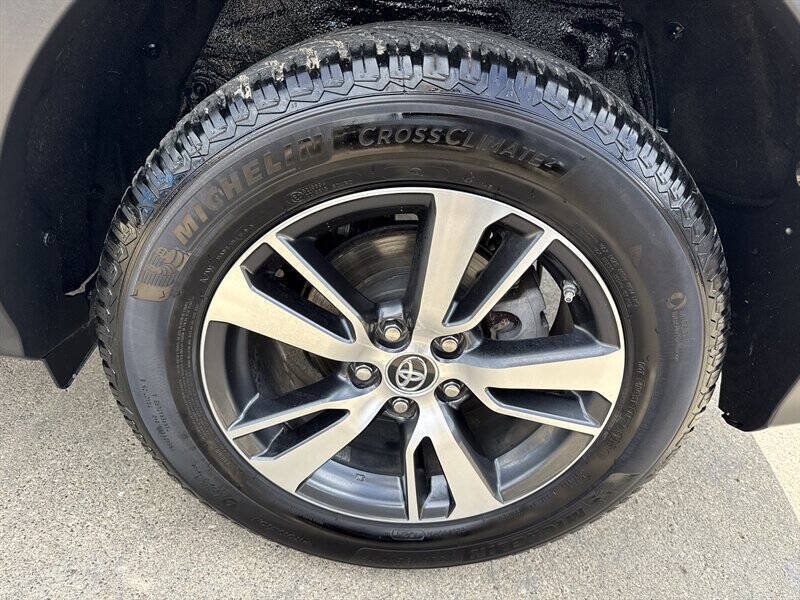 Used 2018 Toyota RAV4 XLE w/ Carpet Mat Package FWD image 15