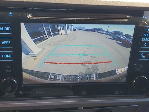 Used 2017 Toyota Tacoma TRD Off-Road image 5