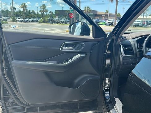 Used 2022 Nissan Rogue Platinum w/ Head-Up Display Package FWD image 10