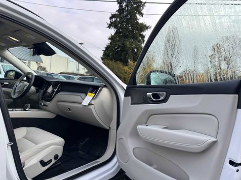 Used 2025 Volvo XC60 B5 Plus w/ Protection Package Premier image 11