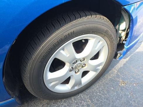 Used 2007 Toyota Matrix XR image 12