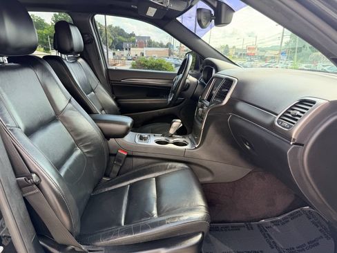 Used 2018 Jeep Grand Cherokee Limited AWD/4WD image 16