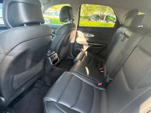 Used 2025 Genesis GV70 2.5T AWD/4WD image 17