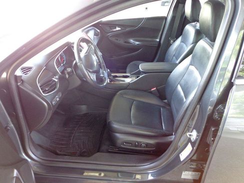 Used 2016 Chevrolet Malibu LT w/ Leather Package FWD image 13