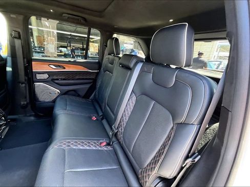 Used 2022 Jeep Grand Cherokee Summit AWD/4WD image 15