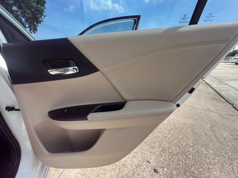 Used 2017 Honda Accord Touring image 18