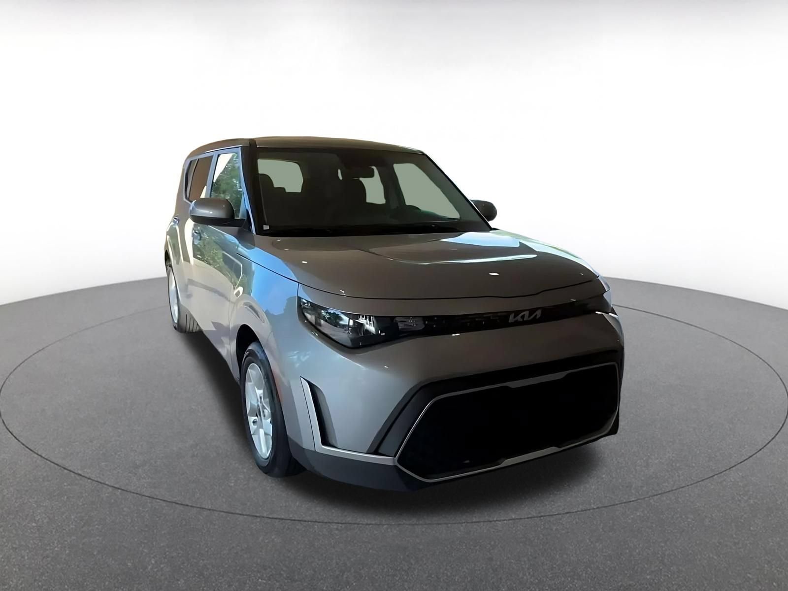 Used 2025 Kia Soul LX w/ LX Technology Package FWD image 3