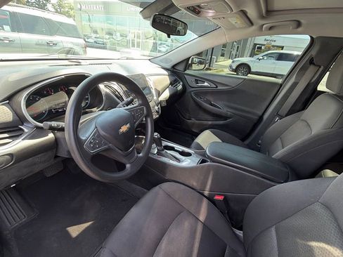 Used 2020 Chevrolet Malibu LT image 3