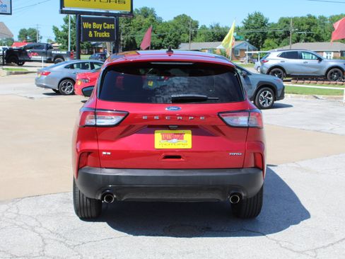 Used 2022 Ford Escape SE w/ SE Sport Appearance Package AWD/4WD image 6