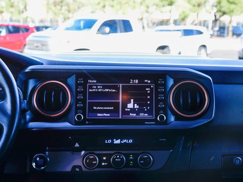 Used 2022 Toyota Tacoma TRD Sport image 16