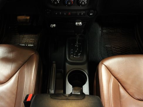 Used 2017 Jeep Wrangler Unlimited Sahara w/ Max Tow Package image 21