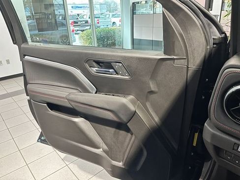 Used 2023 Chevrolet Colorado Z71 w/ Z71 Convenience Package 2 image 26