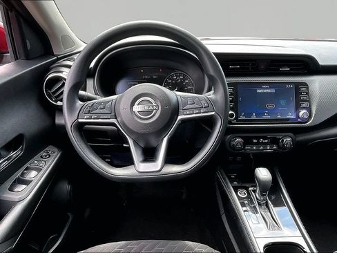 Used 2022 Nissan Kicks SV FWD image 9