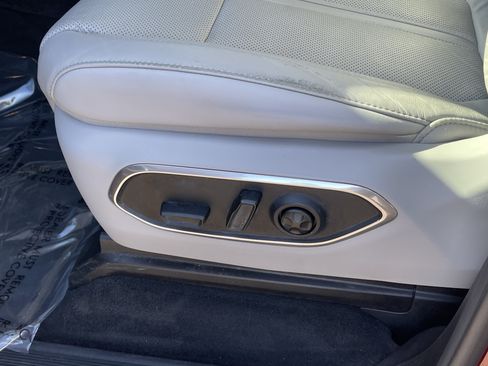 Used 2023 Jeep Wagoneer Series III w/ Convenience Group I AWD/4WD image 16