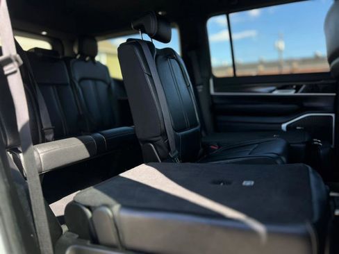 Used 2024 Jeep Wagoneer Series II w/ Flexible Seating Group image 34