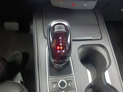 Used 2024 Cadillac XT4 Premium Luxury image 32