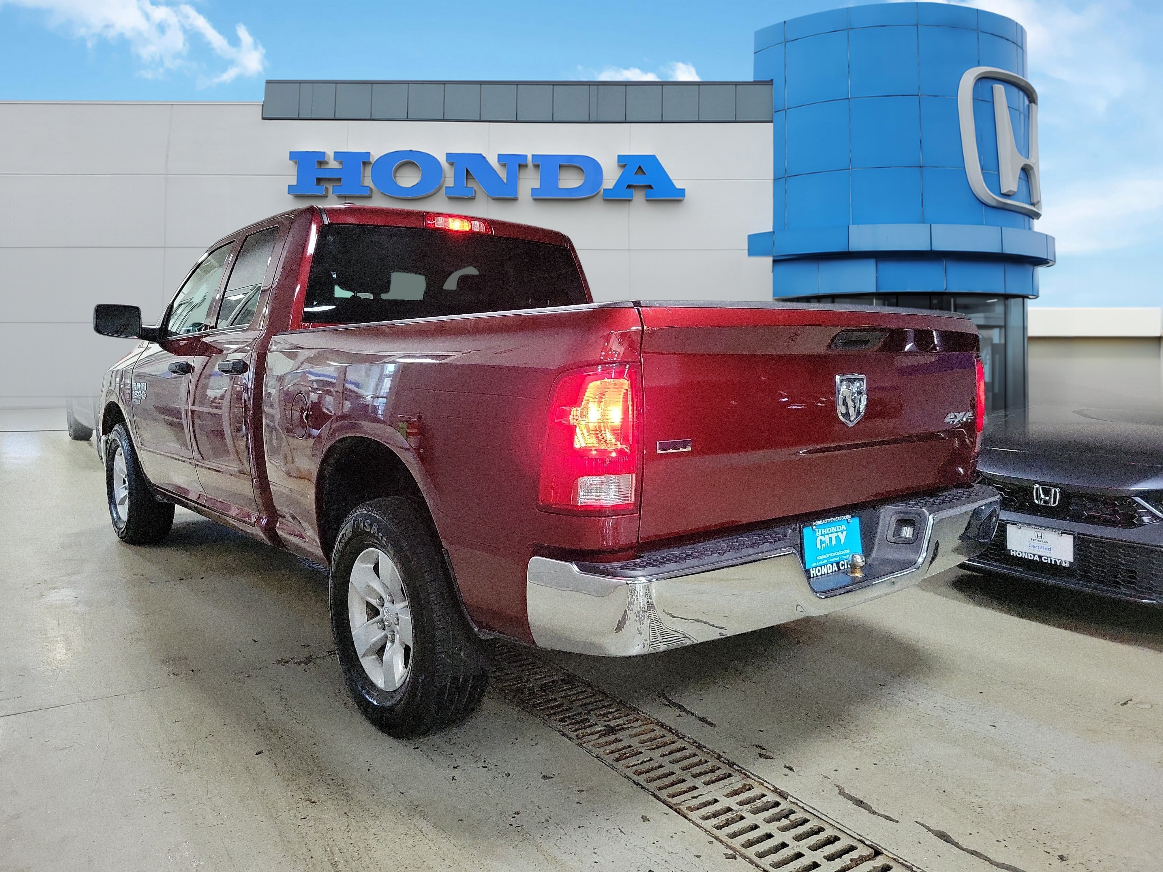 Used 2024 RAM 1500 Classic SLT AWD/4WD image 5